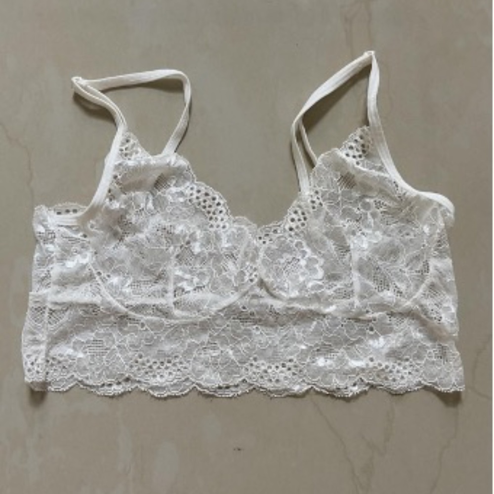 White crop top crochet, size M